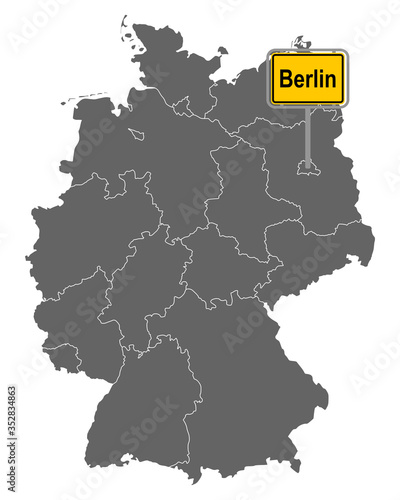 Landkarte von Deutschland mit Ortsschild von Berlin © lantapix