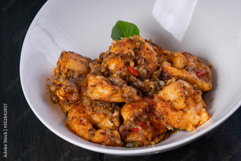 sweet spicy salted egg fried prawn