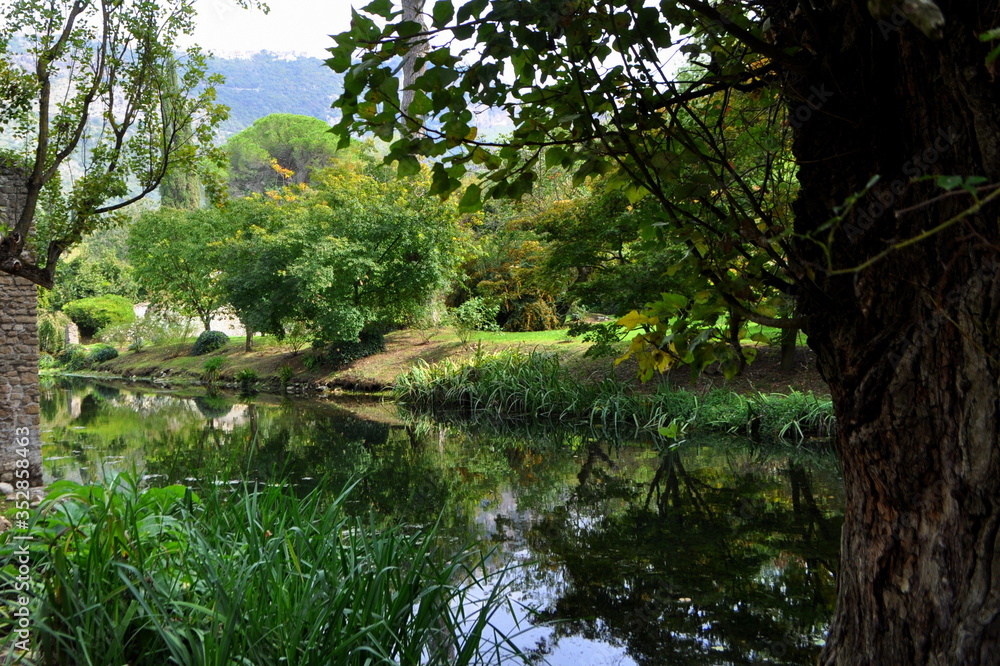 Giardini di Ninfa Giardini di Ninfa