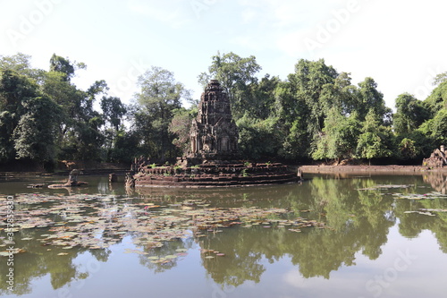 Bassin du temple Neak Pean    Angkor  Cambodge 