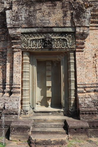 Porte du temple Mebon oriental à Angkor, Cambodge  © Atlantis