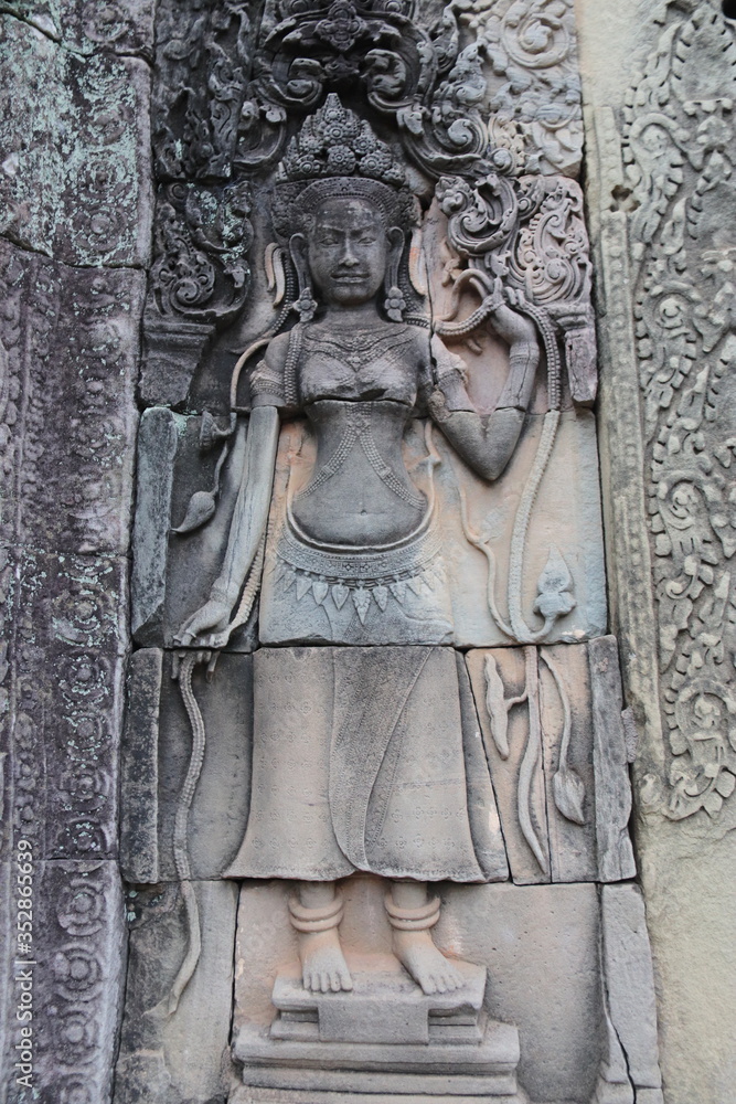Fototapeta premium Sculpture de femme du temple Bayon à Angkor, Cambodge