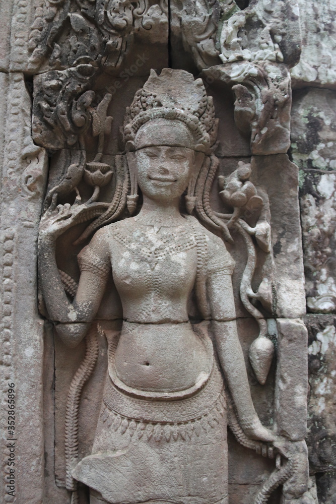 Femme souriante du temple Bayon à Angkor, Cambodge