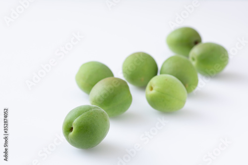 Wallpaper Mural 青梅 Torontodigital.ca