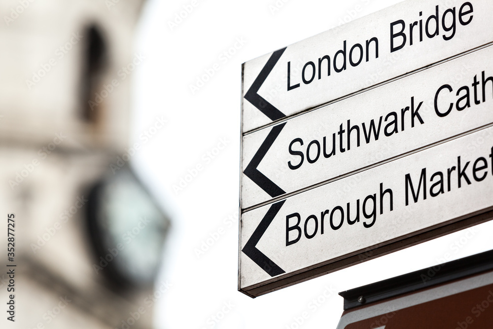 Obraz premium Tourist information signs in Southwark, London