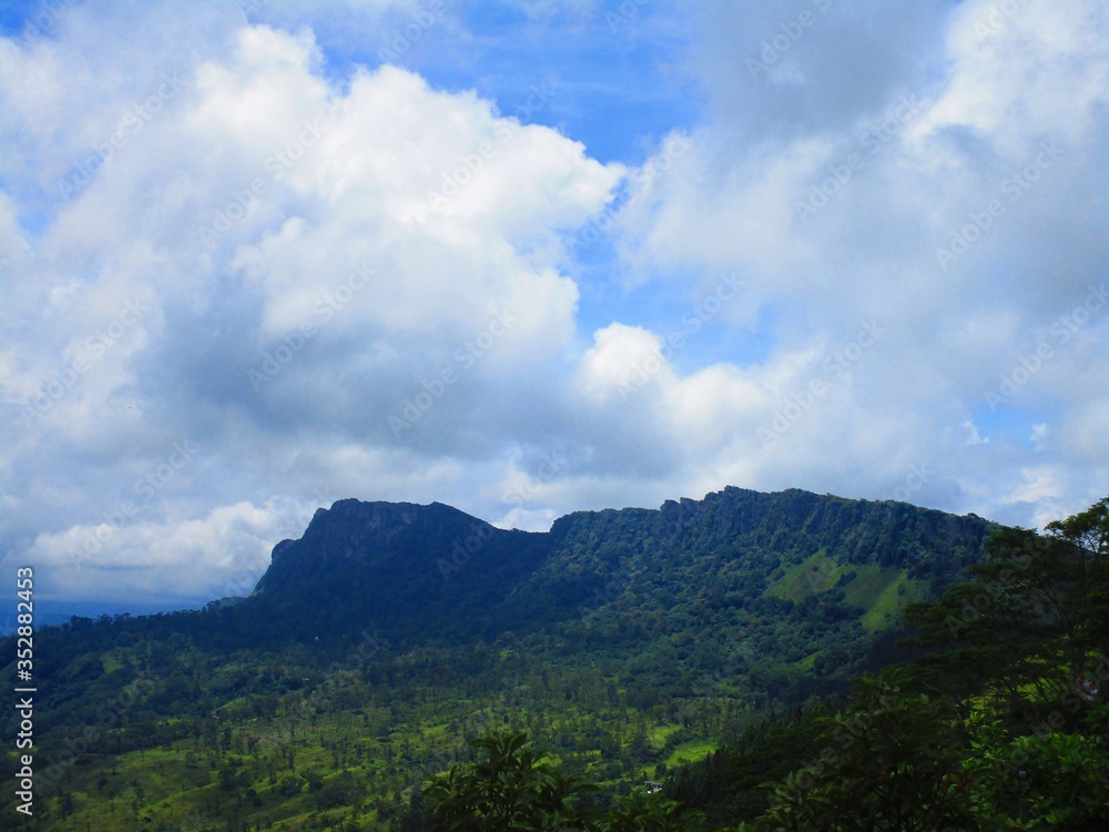 Hanthana Mountain Range - Sri Lanka Hanthana Mountain Range - Sri Lanka