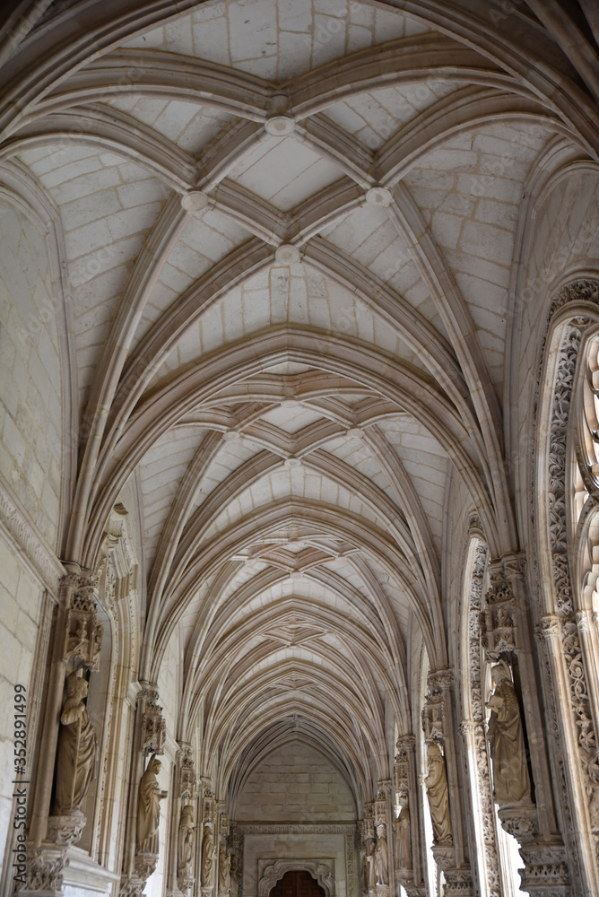 Cloître de San Juan de los Reyes à Tolède, Espagne Cloître de San Juan de los Reyes à Tolède, Espagne