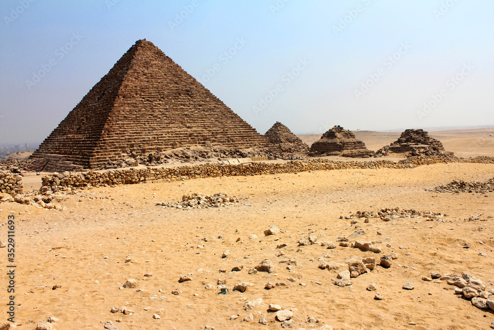 pyramid of giza