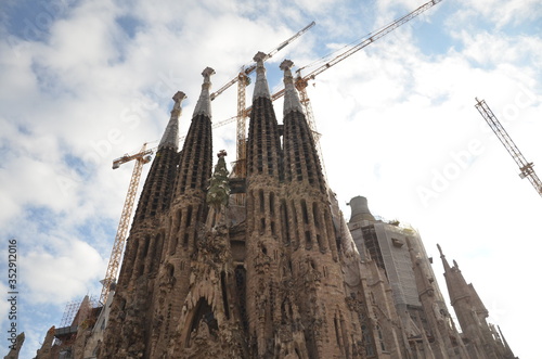 The Basílica de la Sagrada Família, also known as the Sagrada Família, is a large unfinished Roman Catholic minor basilica in Barcelona, Catalonia, Spain. 