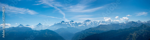 grandioses Alpenpanorama Berner Oberland, Aussicht vom Niederhorn auf die Gletscherwelt photo