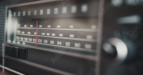 Tunning in old radio 