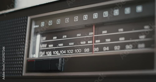 Tunning in old radio 