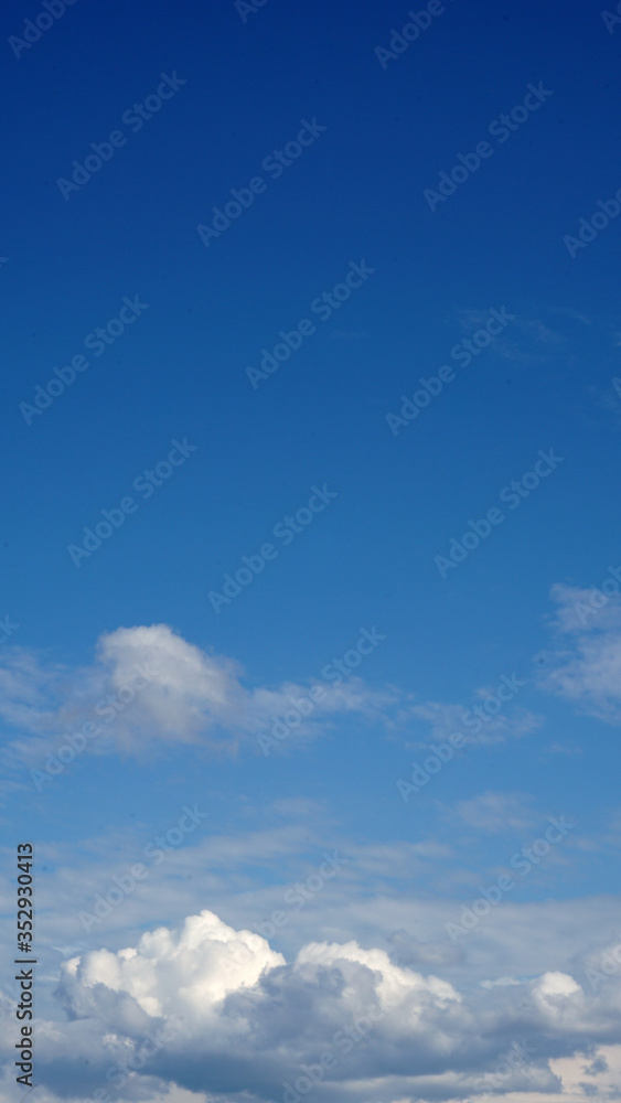 Naklejka premium Blue sky with clouds background