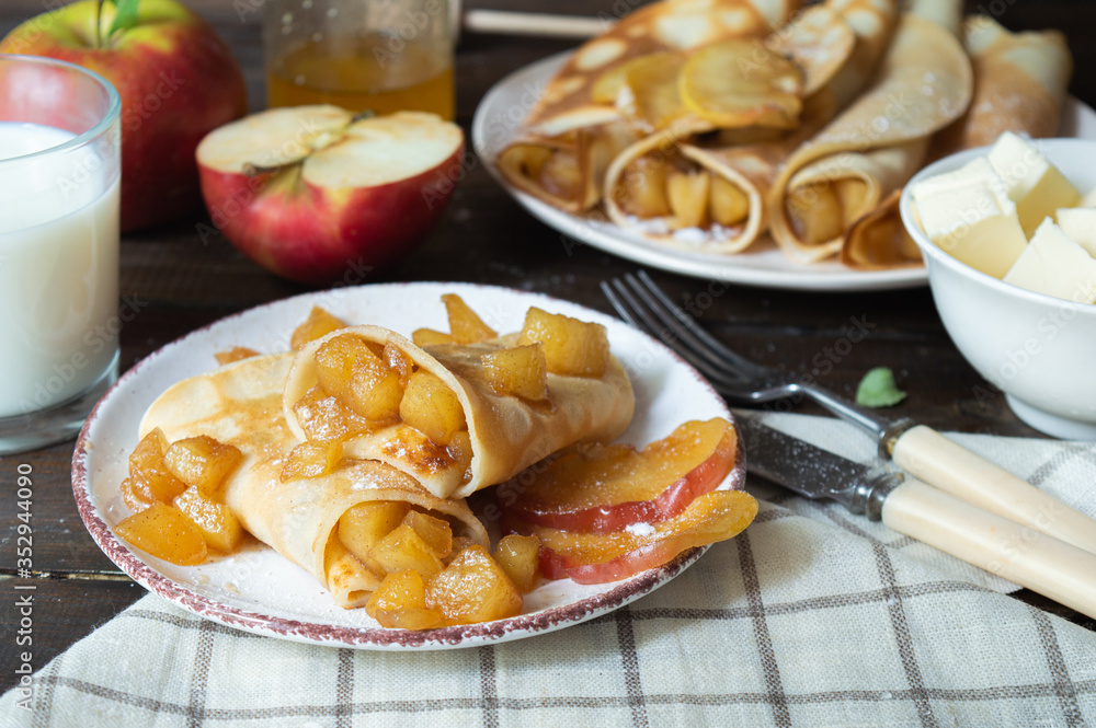 apple cinnamon crepes apple cinnamon crepes