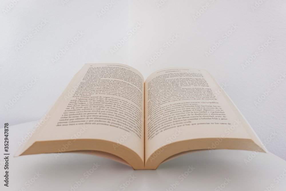 Obraz premium reading an open book on white background