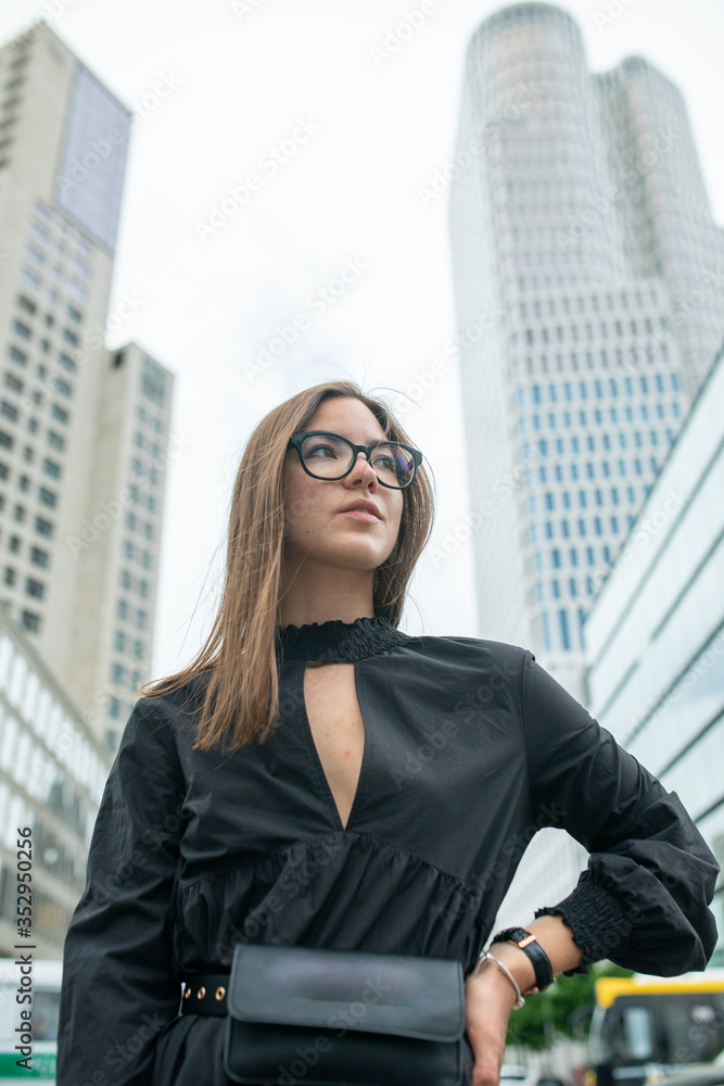 schöne Frau in der Stadt Berlin schöne Frau in der Stadt Berlin