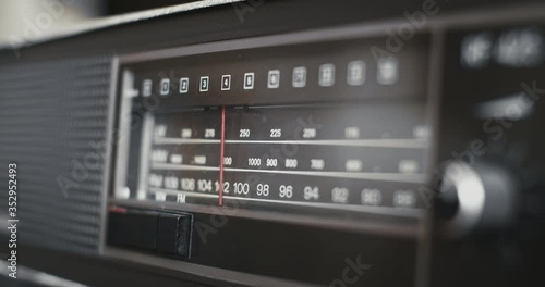 Tunning in old radio 