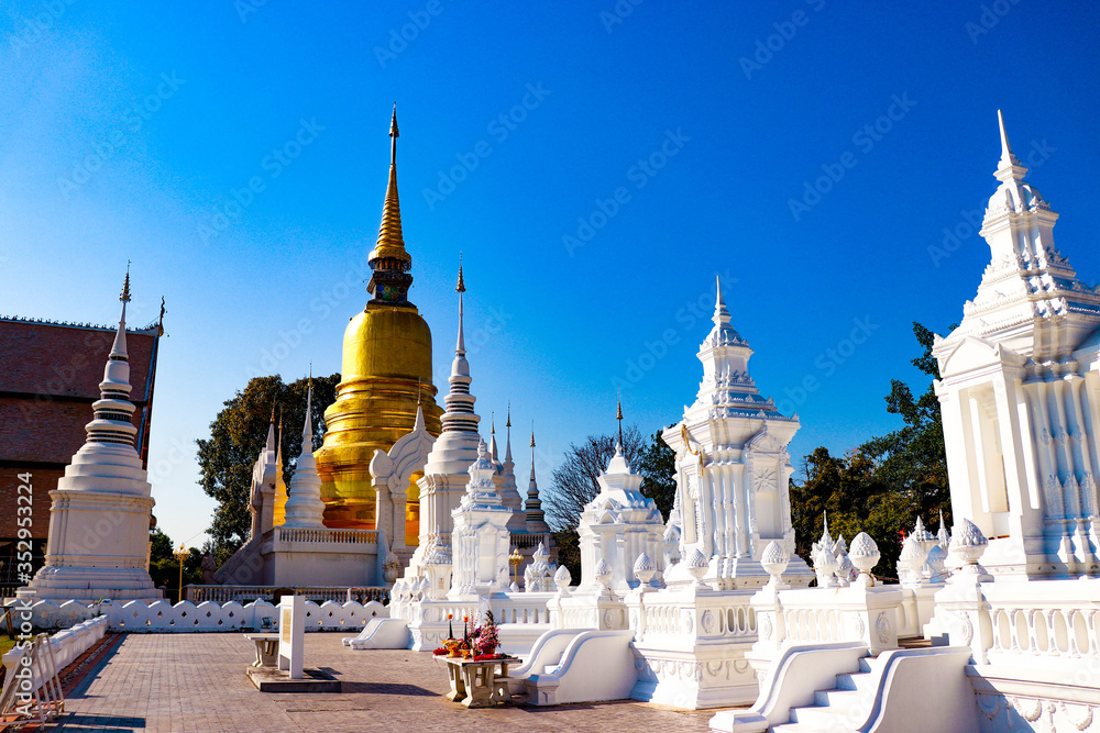 Fototapeta premium A beautiful view of buddhist temple at Chiang Mai, Thailand.