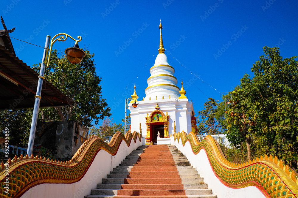 Naklejka premium A beautiful view of buddhist temple at Chiang Mai, Thailand.