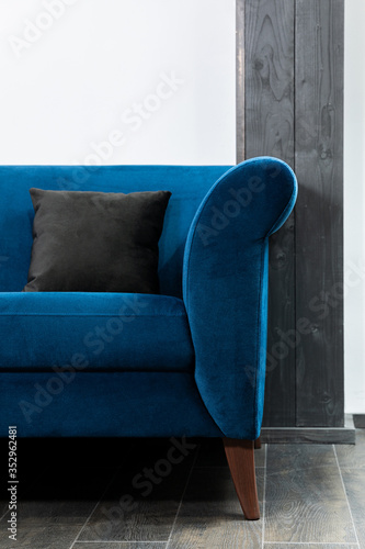 Obraz na płótnie Blue Sofa in the room with white walls. w salonie