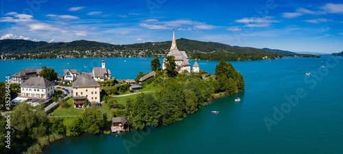 Foto Landscape lake in Alps, Tyrol, Austria, Maria Wörth, Carinthia, Wörthersee, Wort