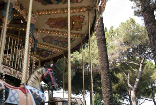 DETAIL DE VIEUX CARROUSEL FRANCAIS
