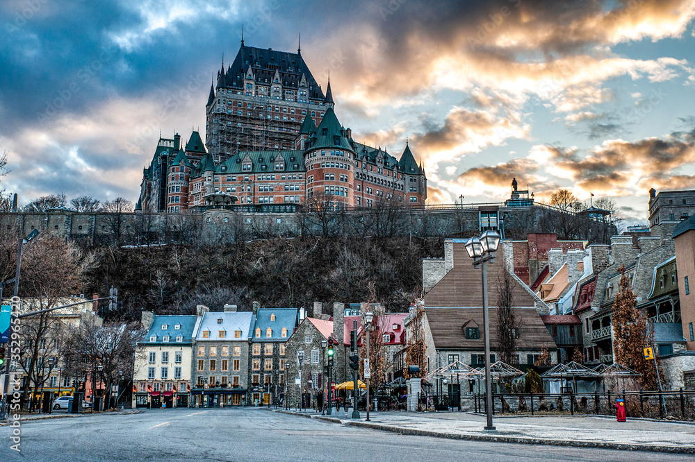 Obraz premium Zachód słońca nad Quebec City