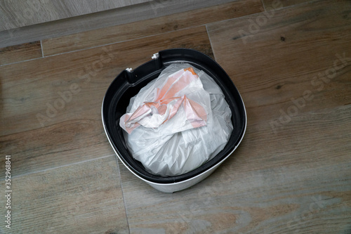 Obraz na płótnie Top view of a bin with a plastic bag w salonie