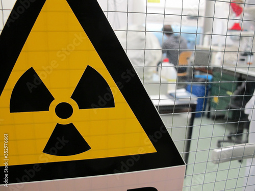 Obraz na płótnie The radioactivity sign on the laboratory door