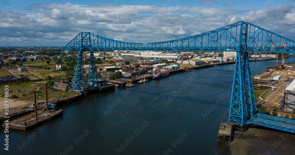 Naklejka premium The Tees Transporter Bridge that crosses the River Tees between Middlesbrough and Stockton