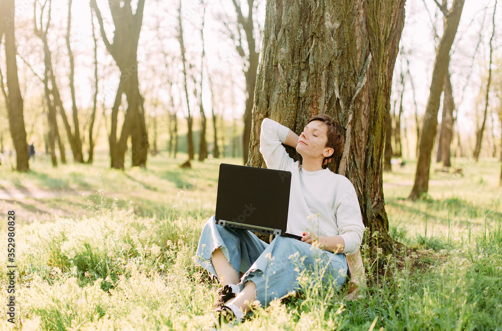 summer vacation park grass woman laptop communication