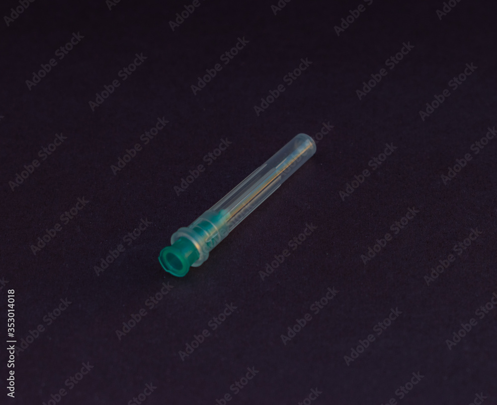 Naklejka premium aguja para extracción de sangre o para uso medicinal