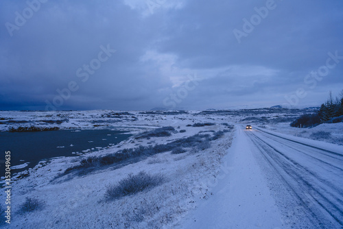 Verschneite Straße in Island © Nena