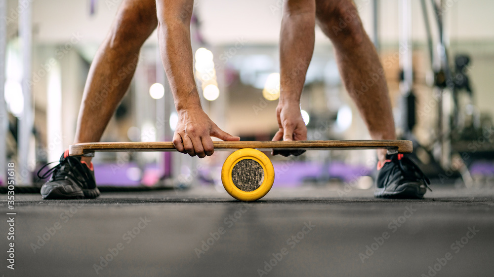 Fototapeta premium Gotowy do treningu na siłowni i zajęć fitness