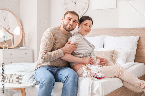 Beautiful pregnant woman wi...