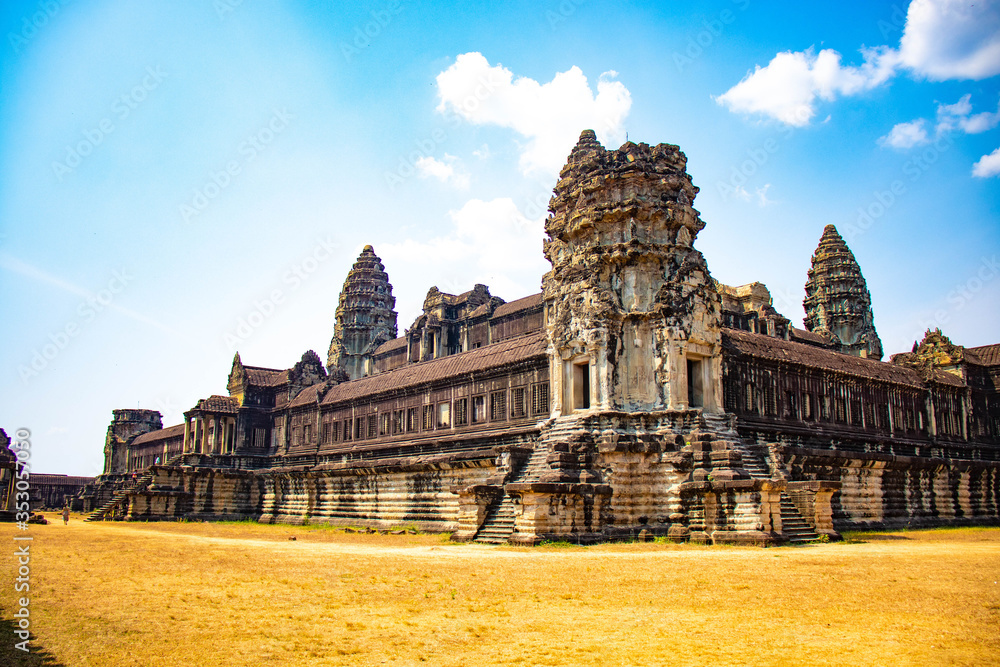 Fototapeta premium Piękny widok na świątynię Angkor Wat w Siem Reap w Kambodży.