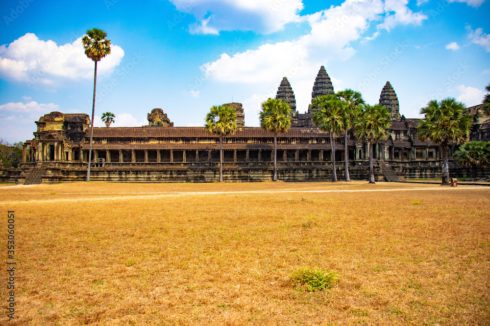 Obraz premium Piękny widok na świątynię Angkor Wat w Siem Reap w Kambodży.