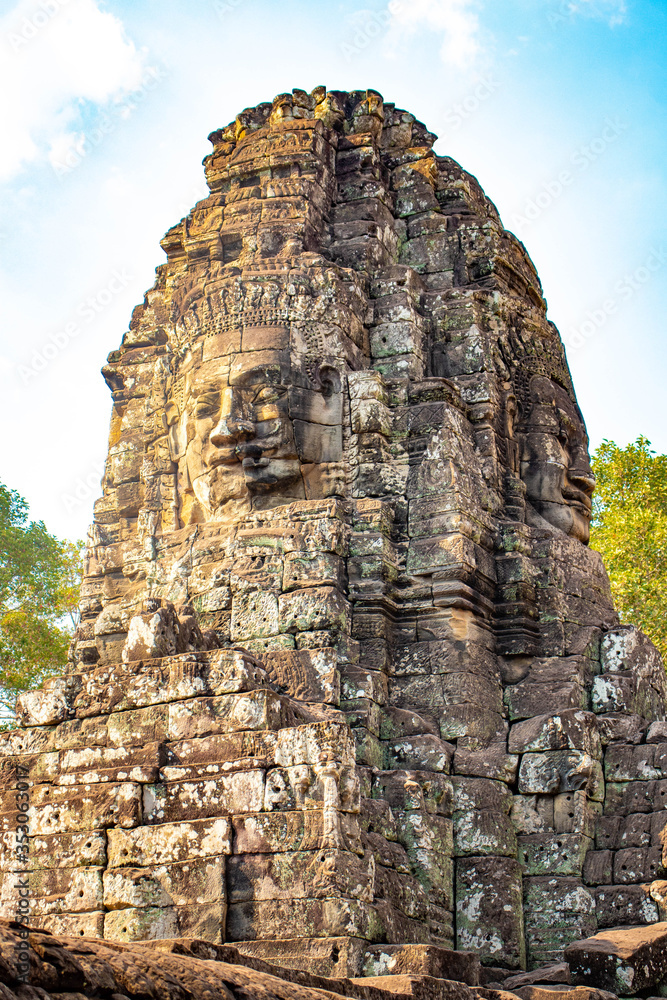 Fototapeta premium Piękny widok na świątynię Bayon w Siem Reap w Kambodży.