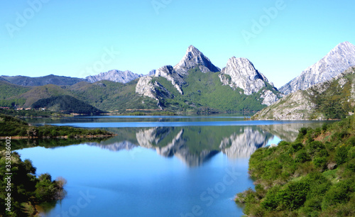Fototapeta Naklejka Na Ścianę i Meble -  Mountain lake reflection in the reservoir of Riaño