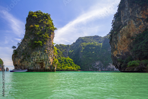 Fototapeta Naklejka Na Ścianę i Meble -  Amazing Phang Nga Bay with thousands of islands in Thailand