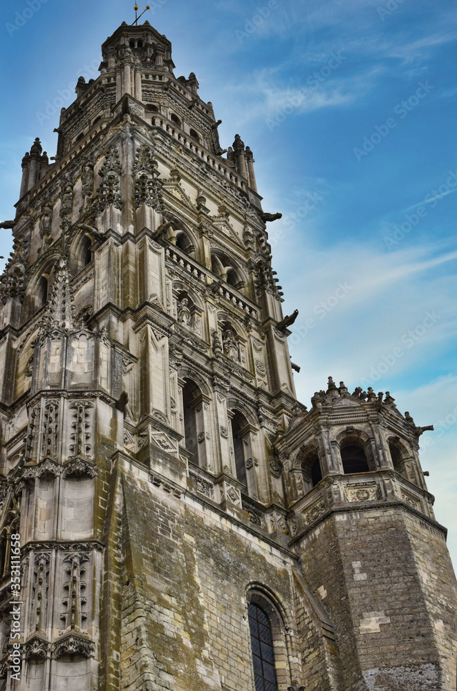 Torre campanario de la Catedral de Tours