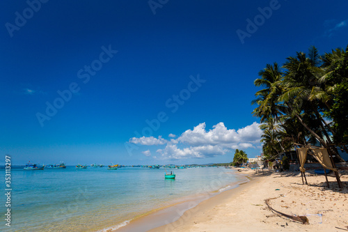 Fototapeta Naklejka Na Ścianę i Meble -  Landscape of Phu Quoc Ong Lang beach