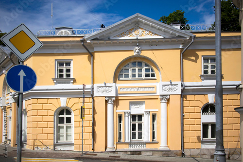 Fototapeta Naklejka Na Ścianę i Meble -  Yauzskaya Hospital (Medsantrud). It was built in the 1790s as the palace of Batashov, since 1878 this is the municipal hospital.