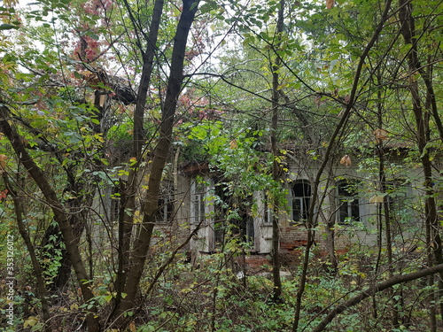 Billede på lærred Deserted, derelict house building situated in Pripyat inside the exclusion zone, Chernobyl, evacuated shortly after nuclear disaster in 1986