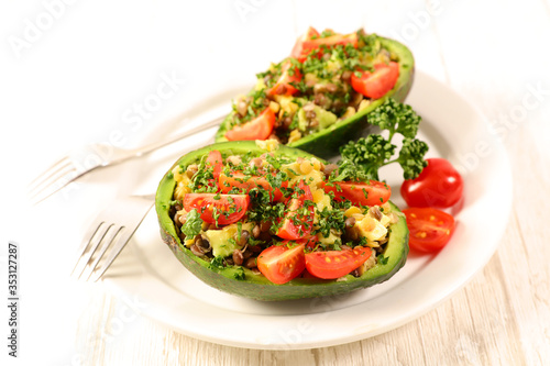 avocado salad with tomato and lentils
