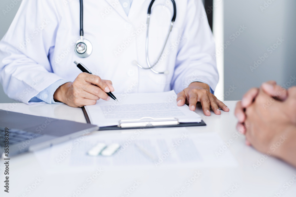 Fototapeta premium Medicine doctor consultant explaining to patient about problem diagnosis.