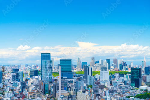 東京風景 6月 渋谷方面 青空と緑