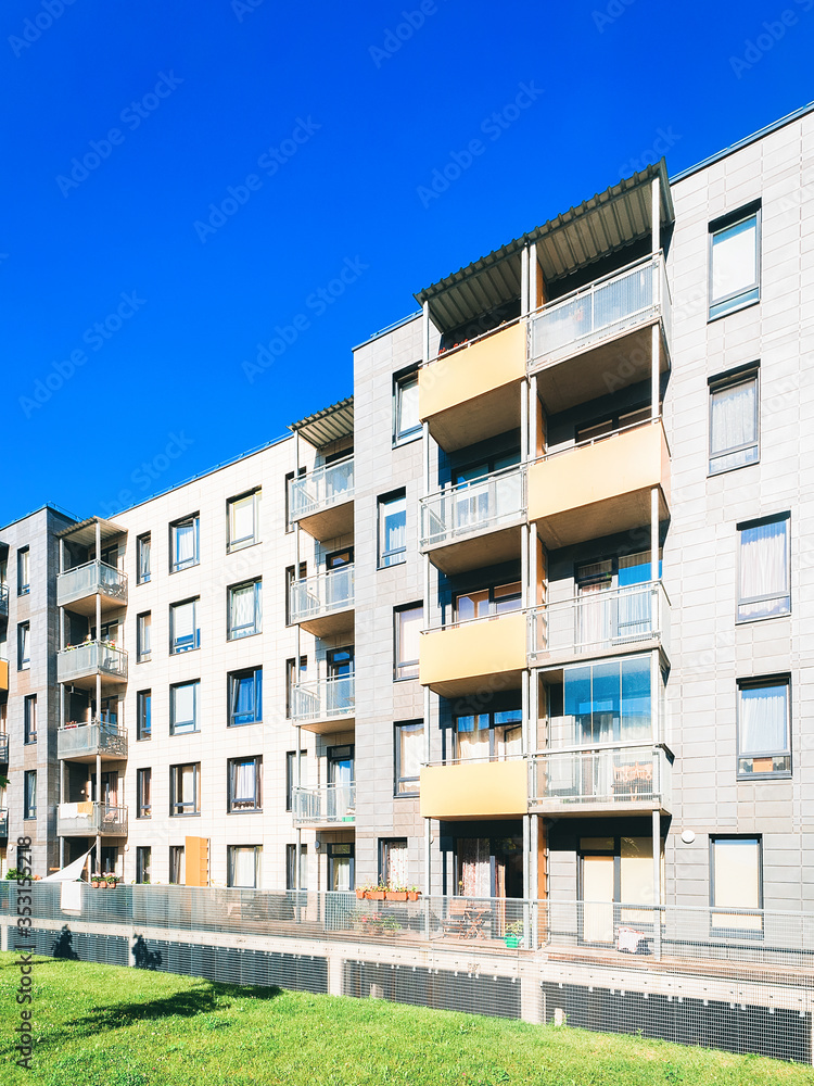 New apartment residential building with outdoor facilities_4x3