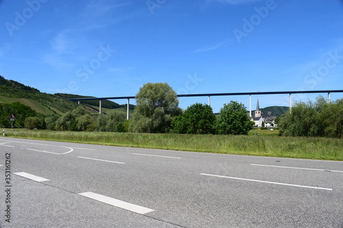 Hochmoselübergang über Weindorf Rachtig photo