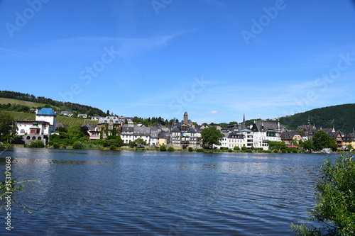 Blick über die Mosel auf die Altstadt Traben-Trarbach photo